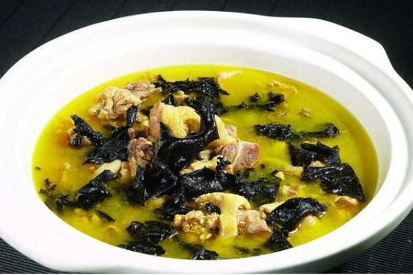 Rock Fungus Stewed Free-Range Chicken