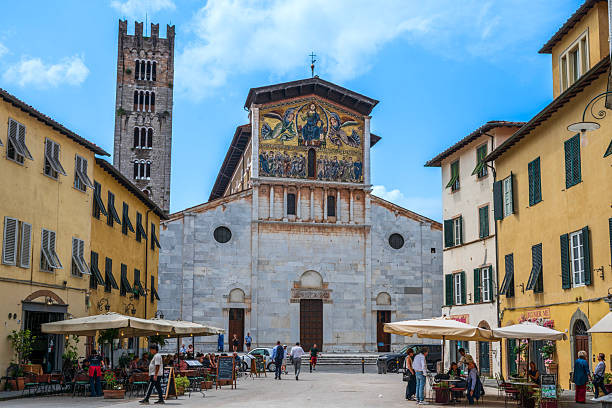 Lucca Piazza Anfiteatro oval square Roman Italy